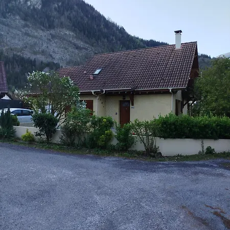 Bed & Breakfast Rouge Dans Maison Avec Parking Cluses