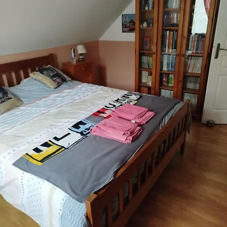 Rouge Dans Maison Avec Parking *