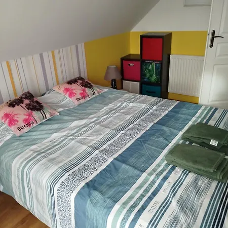 Rouge Dans Maison Avec Parking * Cluses