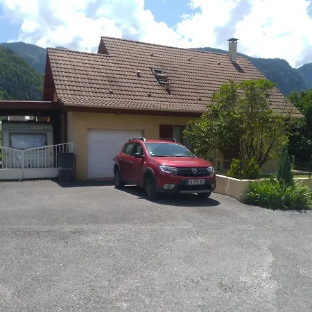 Bed & Breakfast Rouge Dans Maison Avec Parking *