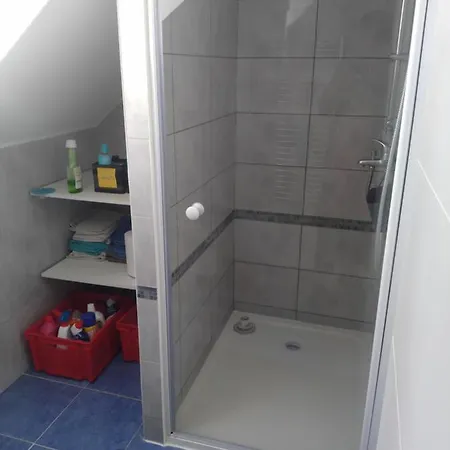 Rouge Dans Maison Avec Parking Bed & Breakfast Cluses