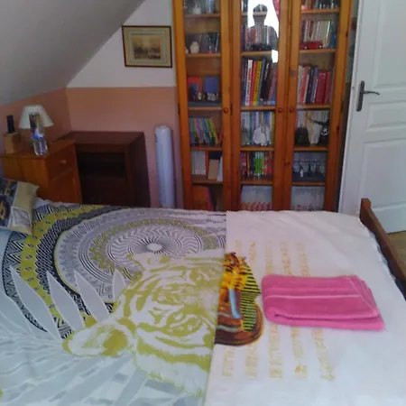 Rouge Dans Maison Avec Parking * Cluses