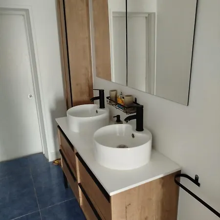 Bed & Breakfast Rouge Dans Maison Avec Parking Cluses