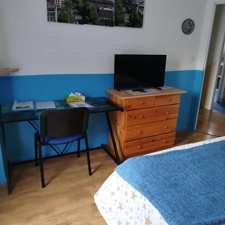Bed & Breakfast Rouge Dans Maison Avec Parking *